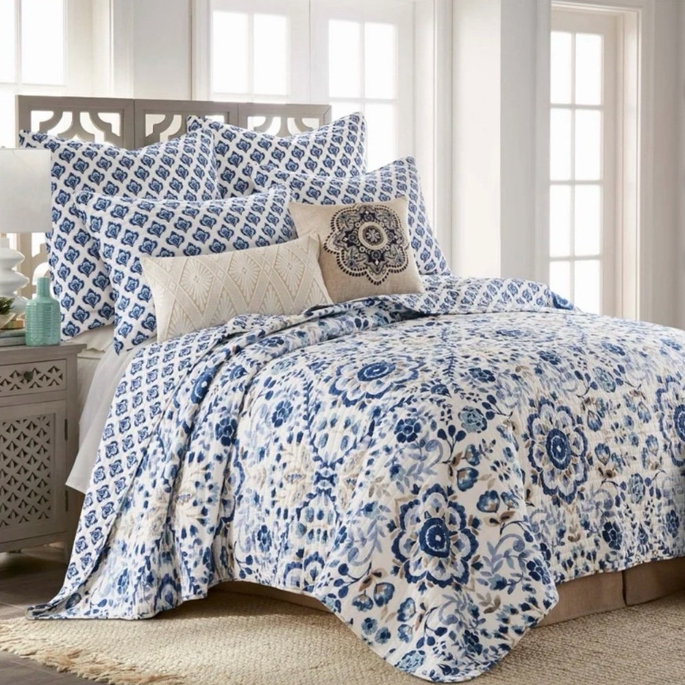 LEVTEX Lorrance Quilt Set - King/Cal King Quilt Set (New)